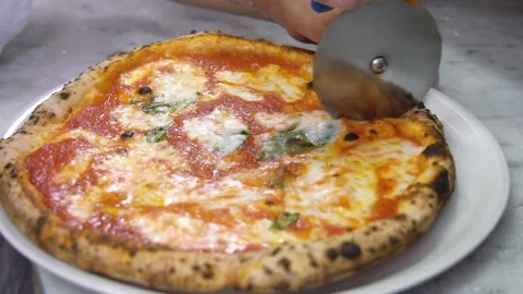 Cutting slices of pizza Video stock 141281249