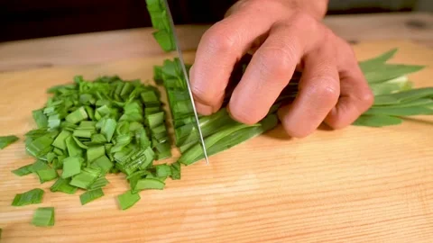 Cutting spring onions in slowmotion close up. Stock-Footage 234573998
