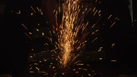 Cutting steel with angle grinder in workshop Video stock 134323674