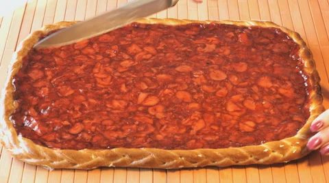 Cutting of a strawberry pie using a steel knife 库存影片 64407957