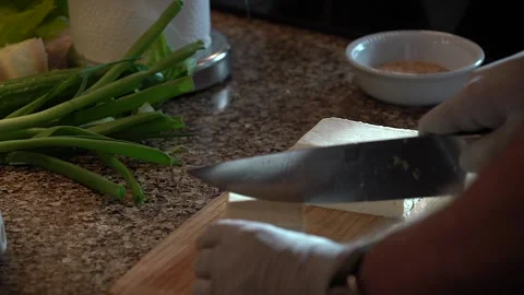 Cutting tofu Vídeos de archivo 143727102