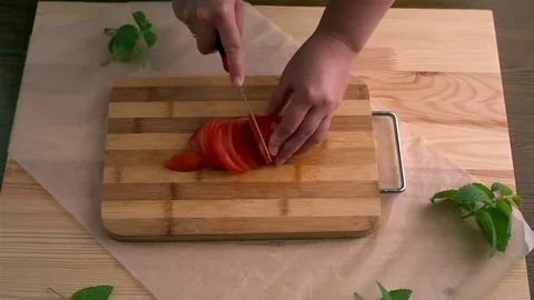 Cutting of tomato Vídeos de archivo 69075429