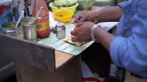 Cutting tomatoes on bread toast, street food stall, close up, Mumbai, India Stock Footage 74777665