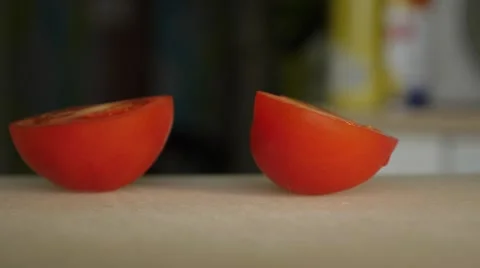 Cutting tomatoes 库存影片 51501690
