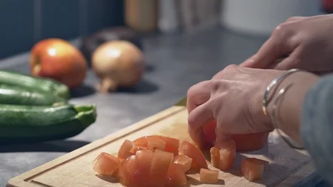 Cutting tomatoes Stock-Footage 129393726