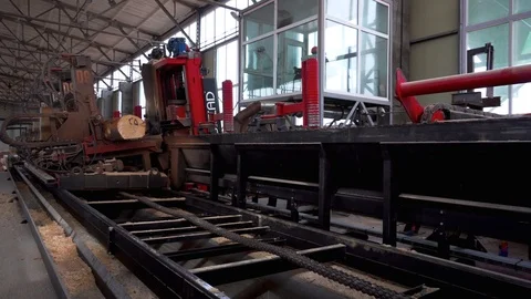 Cutting a tree trunk into parallel bars and boards. Stock-Footage 104285348