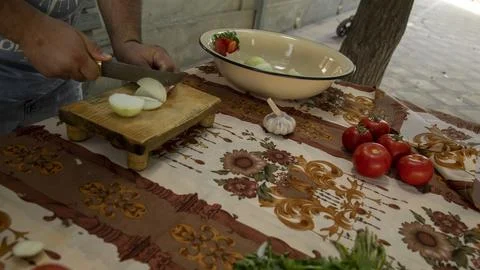 Cutting of vegetable in the table Stockfoto's