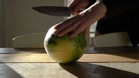 Cutting watermelon in two Stock Footage 144739402