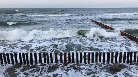 Cutting a wave 스톡 동영상 122167791