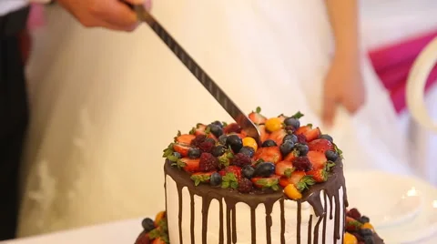 Cutting wedding cake Stock Footage 54033618