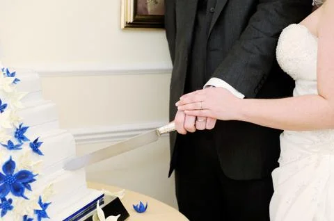 Cutting wedding cake Stock Photos