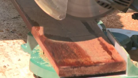 Cutting wood Видео 72704841