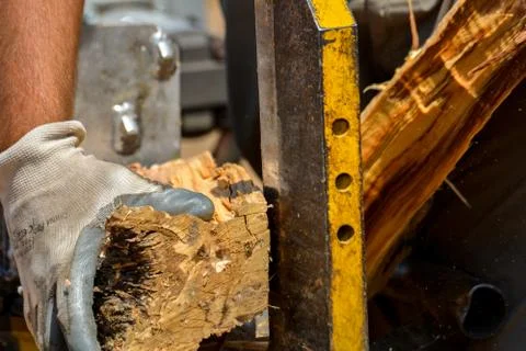 Cutting woods in logs 库存照片