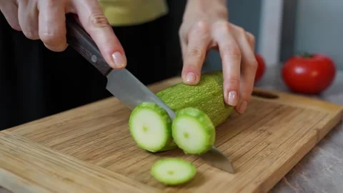 Cutting zucchini on a chopping board. Video stock 305581795