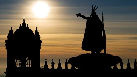 Cuzco: Time Lapse at Sunset with Statue of Inca Pachacutec in Plaza de Armas Stock Footage 127428747