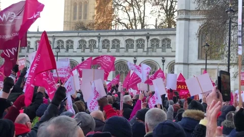 CWU Postmen protest march at Parliament square over the future of Royal Stockbeeldmateriaal 225910792
