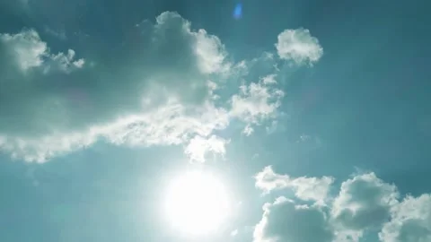 Cyan blue sky with sun light ray flare or sunbeam n dramatic cloud Stock-Footage 168489147