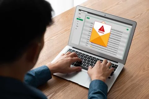 Cyber attack malware alert show computer screen display threat detected snugly Foto stock
