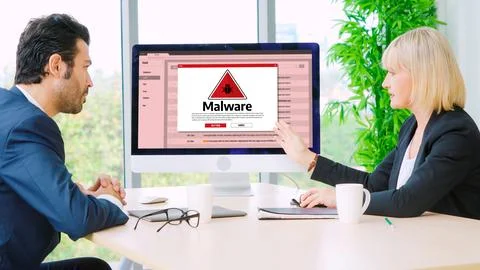 Cyber attack malware alert show computer screen display threat detected snugly Stockfoto's
