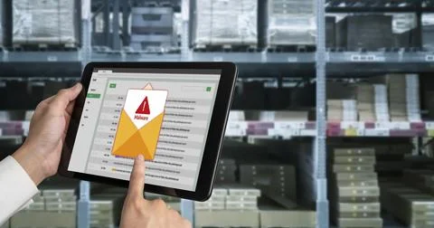 Cyber attack malware alert show computer screen display threat detected snugly Foto stock