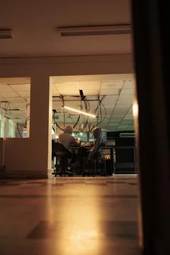 Cybercrime, hackers coding web virus program, hacking server Foto stock