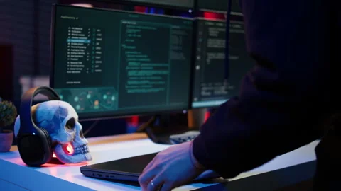 Cybercriminal opening notebook to exploit network backdoors, close up 库存影片 275762594