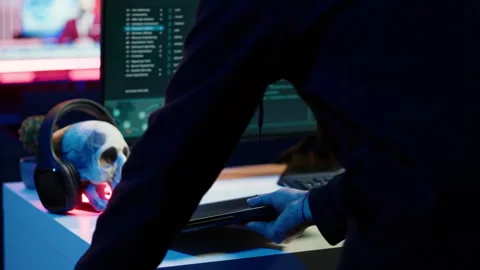 Cybercriminal opening notebook to exploit network backdoors, close up 库存影片 275763885