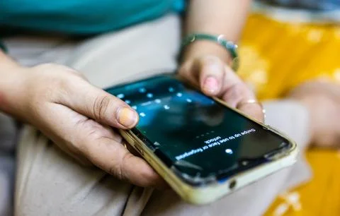 Cybersecurity breach attempt on phone with wrong password Foto stock