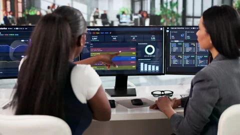 Cybersecurity Manager Guides Team Using Software Tools Vídeos de archivo 334527730