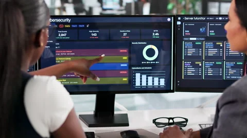 Cybersecurity Manager Guides Team Using Software Tools Vídeos de archivo 334925770