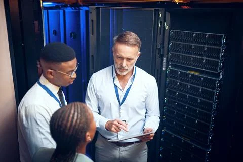 Cybersecurity, storage and tablet with team in data center together for problem Stockfoto's