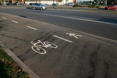 Cycle path with an area dedicated to those who walk, run or walk, nearby there Stock Photos