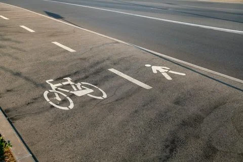 Cycle path with an area dedicated to those who walk, run or walk, nearby there Stock Photos