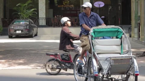 Cycle rickshaw in motion Video stock 241492827