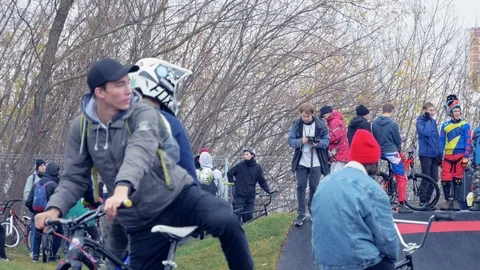 Cycle sport. Pump track. Different ages of Extreme cyclists in special tricks Stock Footage 97293842