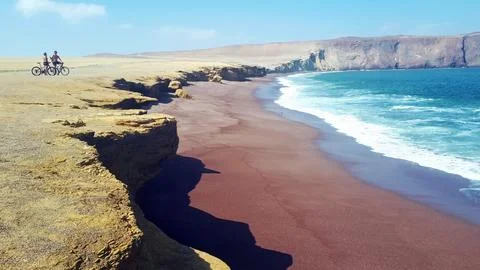 Cycle stop on the red sand beach Foto stock