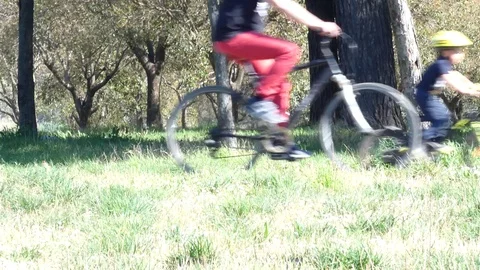 Cycling Video stock 105423222