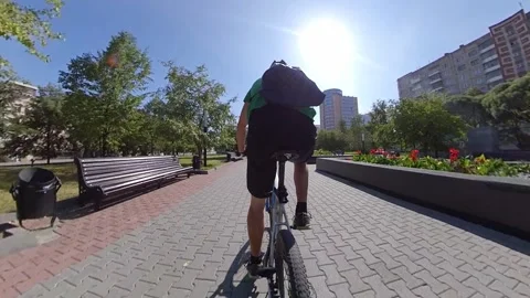 Cycling in the park. Видео 145200988