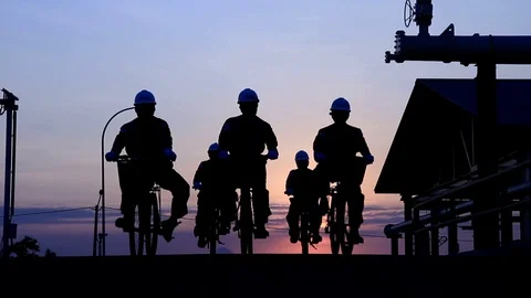 Cycling together after work. Vídeo Stock 90076931