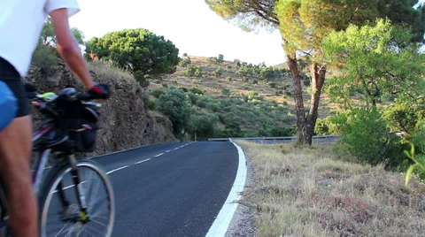 Cycling uphill Video stock 29361257