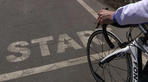 Cyclist at the beginning of race Stock Footage 32324152