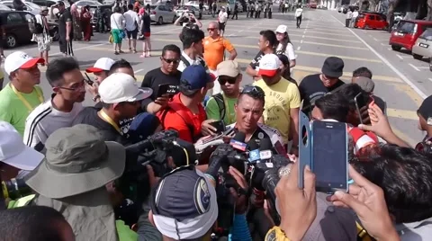 Cyclist being interviewed by journalist and crowds Stock-Footage 53311803