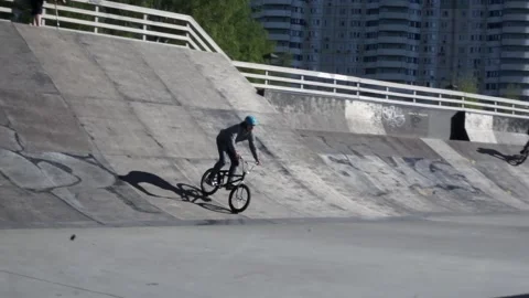 Cyclist on bmx performs a stunt in a stunt park Stock-Footage 102538854