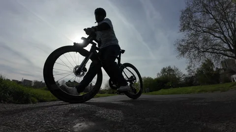A cyclist coming to a stop. Stock Footage 272214940