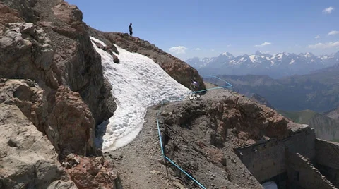 Cyclist going downhill Stock Footage 33409022