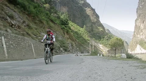 Cyclist on Indian road Stockbeeldmateriaal 45340669