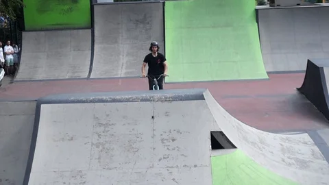 Cyclist jumps on springboard and completes the trick Video stock 103215229
