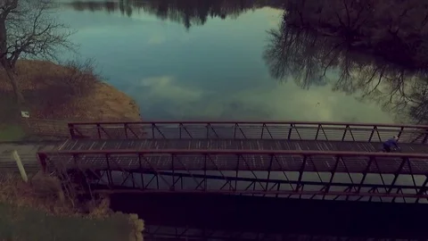 Cyclist Over Bridge Vídeo Stock 75625008