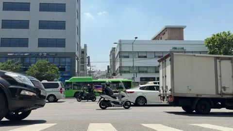 Cyclist Passing Close to Camera at Busy Urban Intersection in Seoul City Video stock 347363404