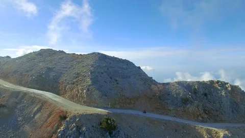 Cyclist Peak Of The Mountain 스톡 동영상 70968411